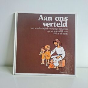 Aan ons verteld : een voorleesbijbel voor jonge kinderen  Tweedehands boek